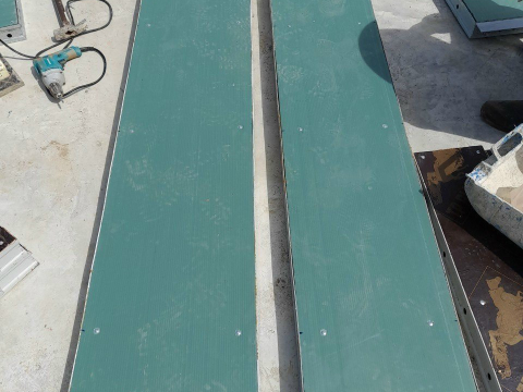 Ván nhựa chịu lực cấp cho công trình làm cốp pha 