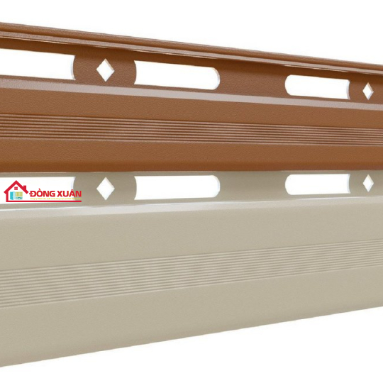 Cửa cuốn khe thoáng F09 * Cửa khe thoáng AL6063, FUCODOOR, Giảm âm 2 chiều * Đặc điểm: Bản 53, 2 chân, 2 vít * Độ dầy: 1.0 – 1.3mm ±8% * Màu sắc: Ghi Vàng * Kích thước tối đa: 36m2( rộng 6m x cao 6m) * Phụ kiện bao gồm, thân cửa, ray, trục